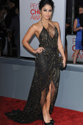 VanessaHudgens_2012PeoplesChoiceAwards_59_HQpicsSpacee5808a3632a9680f