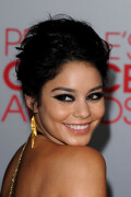VanessaHudgens_2012PeoplesChoiceAwards_5_HQpicsSpacebc0a5bc2db4060d8