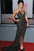VanessaHudgens_2012PeoplesChoiceAwards_65_HQpicsSpaceb7f8391257157af7