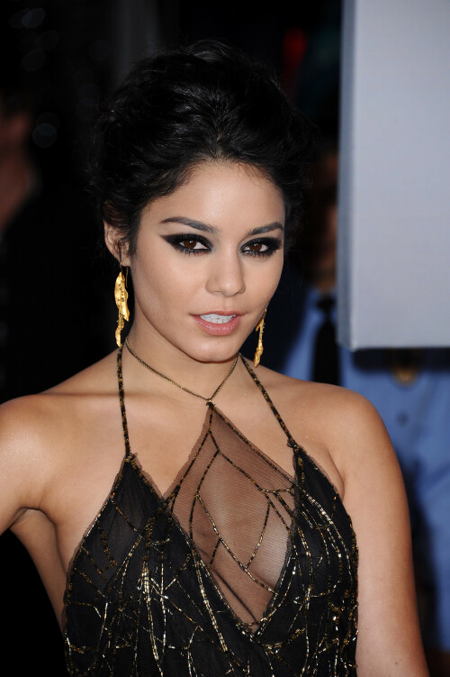 VanessaHudgens_2012PeoplesChoiceAwards_6_HQpicsSpaceabecb0c81a829a55.jpeg