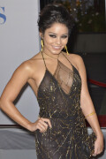 VanessaHudgens_2012PeoplesChoiceAwards_74_HQpicsSpacec044756631705407