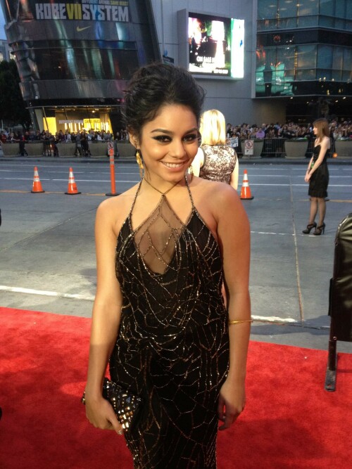 VanessaHudgens_2012PeoplesChoiceAwards_75_HQpicsSpacea157d32d1d2a4d96.jpeg