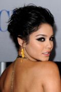 VanessaHudgens_2012PeoplesChoiceAwards_77_HQpicsSpace77018f312b60fa32