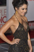 VanessaHudgens_2012PeoplesChoiceAwards_7_HQpicsSpacecd348fae024d5632