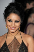 VanessaHudgens_2012PeoplesChoiceAwards_8_HQpicsSpace28dd2be6cc2cd439