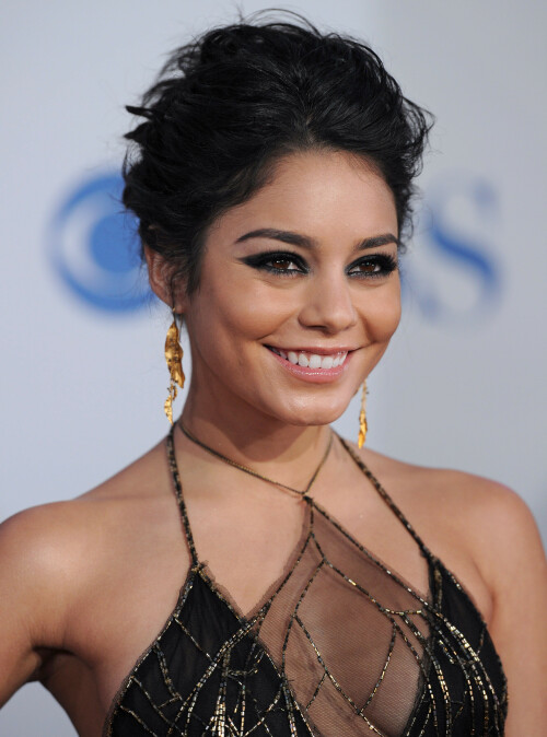VanessaHudgens_2012PeoplesChoiceAwards_92_HQpicsSpace3812cfa66bc93285.jpeg