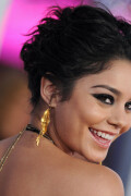VanessaHudgens_2012PeoplesChoiceAwards_93_HQpicsSpace7c8aa82eff026fc8