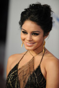 VanessaHudgens_2012PeoplesChoiceAwards_95_HQpicsSpace8b68344c40812d4b