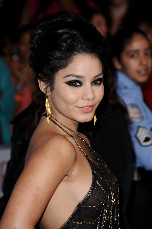 VanessaHudgens_2012PeoplesChoiceAwards_99_HQpicsSpaced94eba29adedf575.jpeg