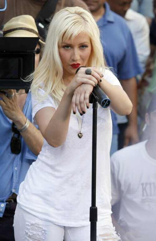 ChristinaAguilera_ChristianCharityWorldHungerRelief_July152009_1119c4623c4466aa8e.jpeg