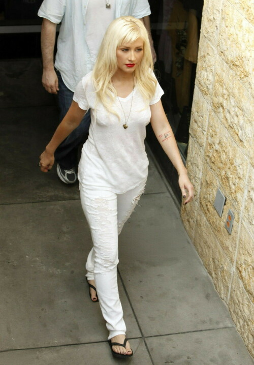 ChristinaAguilera_ChristianCharityWorldHungerRelief_July152009_20a294ecda771a323c.jpeg