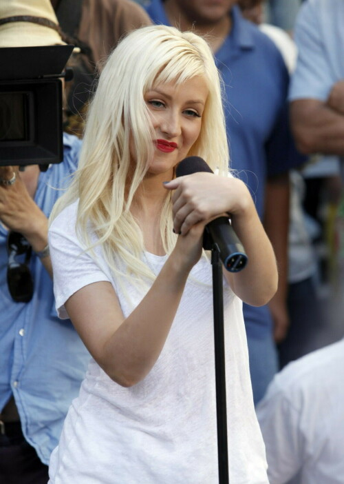 ChristinaAguilera_ChristianCharityWorldHungerRelief_July152009_284fcda249b93ffe54.jpeg