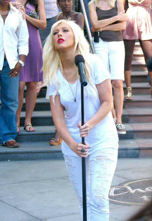 ChristinaAguilera_ChristianCharityWorldHungerRelief_July152009_32c13d4a368e000f7.jpeg
