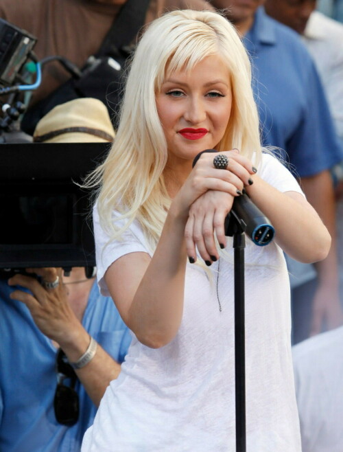 ChristinaAguilera_ChristianCharityWorldHungerRelief_July152009_382297a6e407f6ceeb