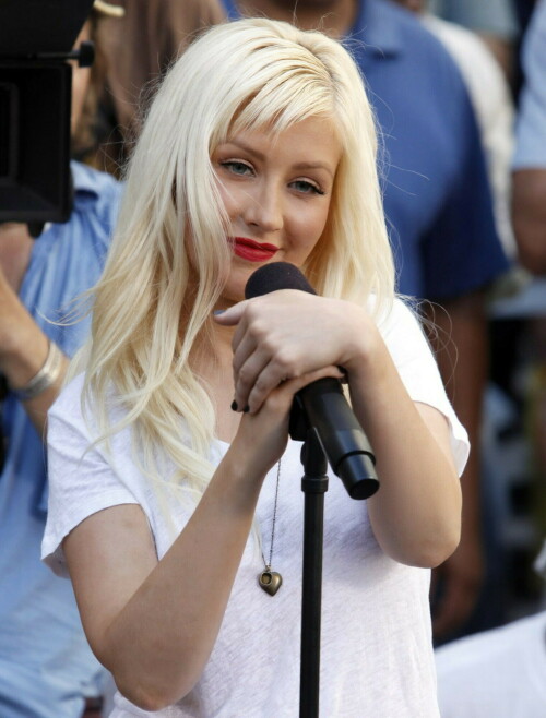 ChristinaAguilera_ChristianCharityWorldHungerRelief_July152009_392326b2a0745958cf
