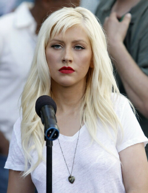 ChristinaAguilera_ChristianCharityWorldHungerRelief_July152009_41771b75b7c7eb324a.jpeg