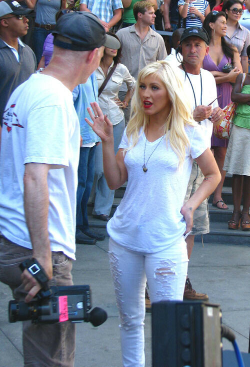 ChristinaAguilera_ChristianCharityWorldHungerRelief_July152009_460ae32aa3931adf7.jpeg