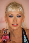 ChristinaAguilera_InspireLaunch_May122008_13_fbe7a1c168b2d8f4