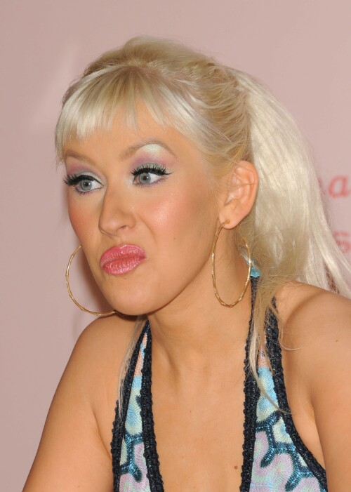 ChristinaAguilera_InspireLaunch_May122008_22_90f9547972445501.jpeg