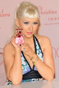 ChristinaAguilera_InspireLaunch_May122008_8_da776de23d5c863f