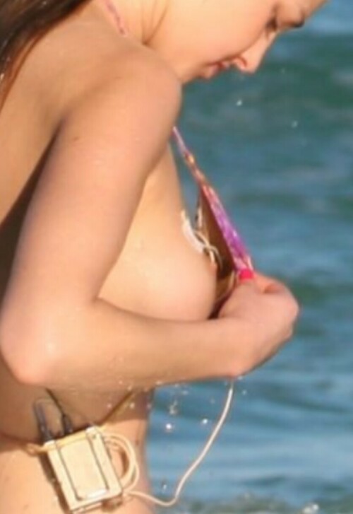 Whitney_Port_Nip_Slip_December292008_13_38a093f182ea16a9.jpeg