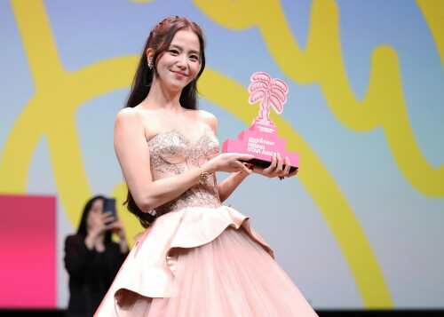 Jisoo_April232026_Canneseries_HQPicsSpace_101_9f7064bfb2fc71a6.jpeg