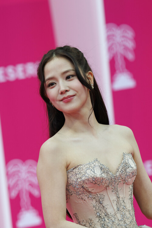 Jisoo_April232026_Canneseries_HQPicsSpace_111_e929e21c5a228af0.jpeg