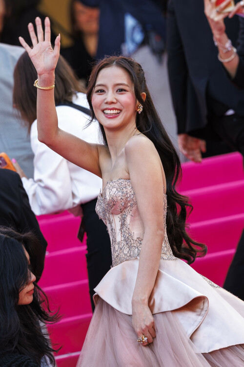 Jisoo_April232026_Canneseries_HQPicsSpace_127_835327a07dde4d18.jpeg