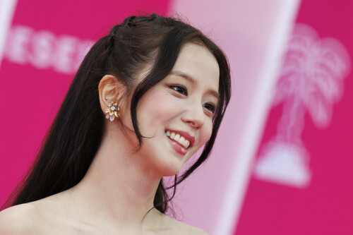 Jisoo_April232026_Canneseries_HQPicsSpace_139_1f27513e0c2f92f3.jpeg