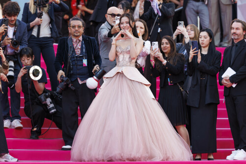 Jisoo_April232026_Canneseries_HQPicsSpace_144_e4e27ba716253c63.jpeg