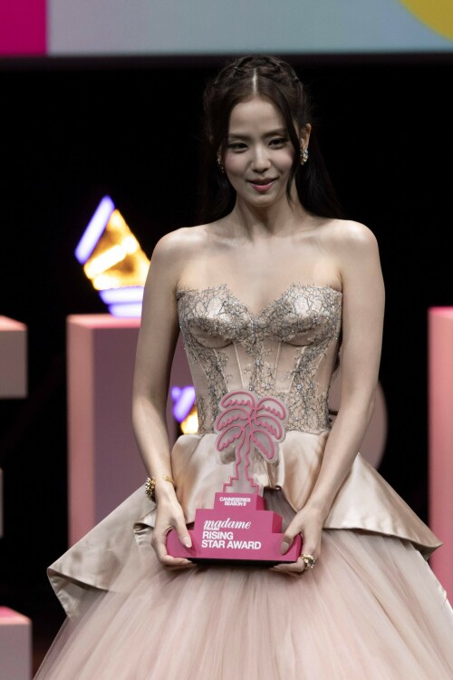 Jisoo_April232026_Canneseries_HQPicsSpace_30_cfdd2d5ea2ef11a0.jpeg