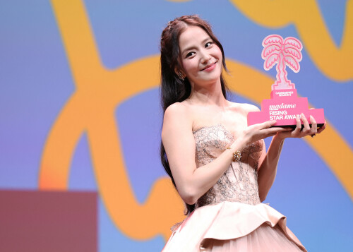 Jisoo_April232026_Canneseries_HQPicsSpace_31_9c76230060f5e2a2.jpeg