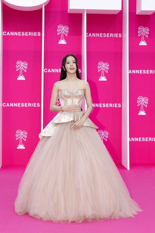 Jisoo_April232026_Canneseries_HQPicsSpace_55_31e72c6c88048c58.jpeg