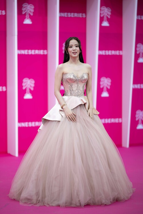 Jisoo_April232026_Canneseries_HQPicsSpace_91_a390629175a50f79.jpeg