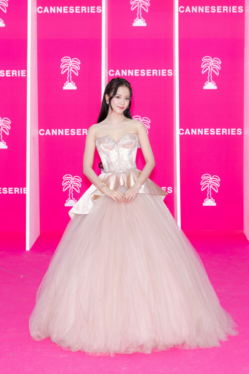 Jisoo_April232026_Canneseries_HQPicsSpace_176_b5a027e3d566831f.jpeg