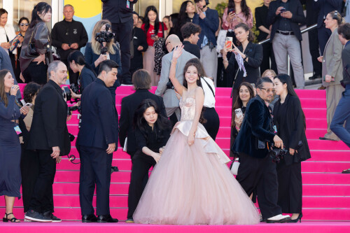 Jisoo_April232026_Canneseries_HQPicsSpace_220_aaf76c4d173e6d6a.jpeg