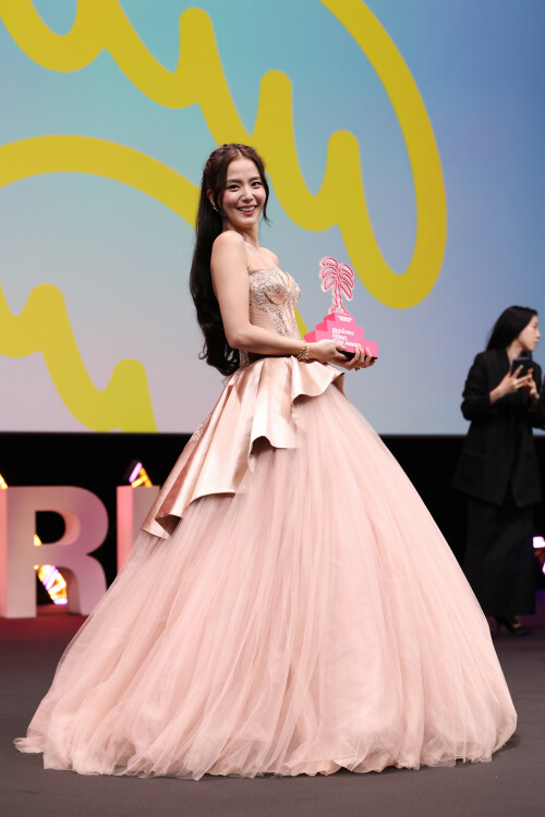 Jisoo_April232026_Canneseries_HQPicsSpace_229_173006911085bcc9.jpeg
