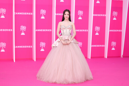 Jisoo_April232026_Canneseries_HQPicsSpace_247_d9d1c3f4cb34eeb2.jpeg