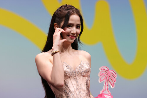 Jisoo_April232026_Canneseries_HQPicsSpace_251_b7433cd988c9da35.jpeg