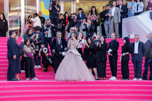Jisoo_April232026_Canneseries_HQPicsSpace_296_08297338e3d7c65f.jpeg