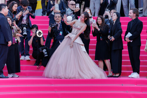 Jisoo_April232026_Canneseries_HQPicsSpace_298_cf268ce21ffa40c9.jpeg