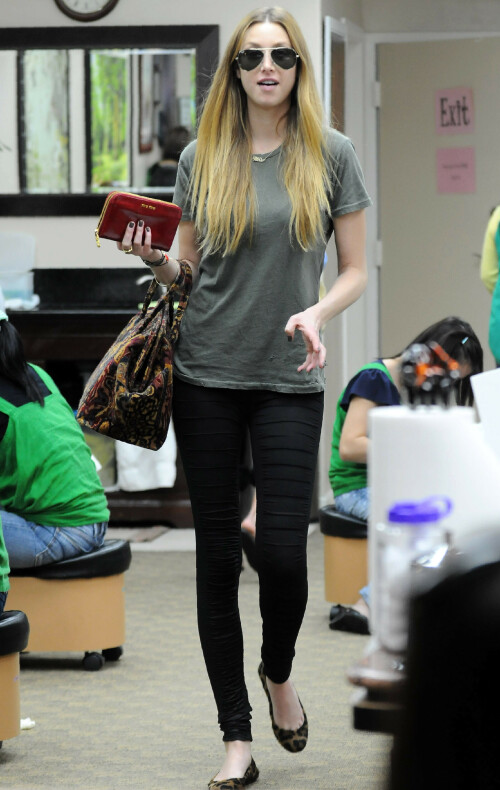 Whitney_Port_January272011_HQPicsSpace_017c23331ba338599ee.jpeg