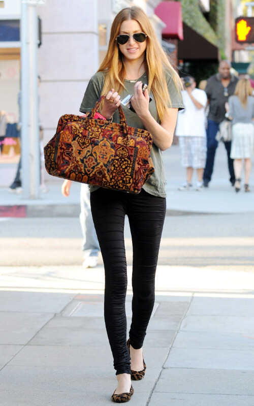 Whitney_Port_January272011_HQPicsSpace_024e4c5f297825ec8d0.jpeg