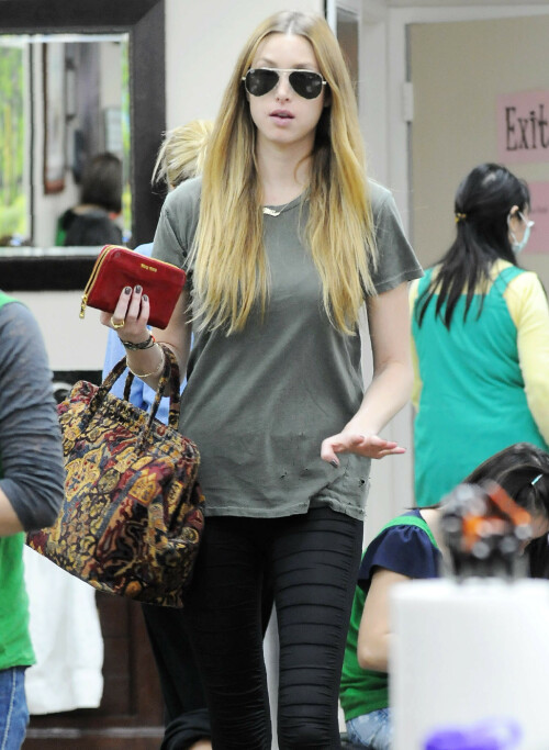 Whitney_Port_January272011_HQPicsSpace_0414210142680fb8076.jpeg