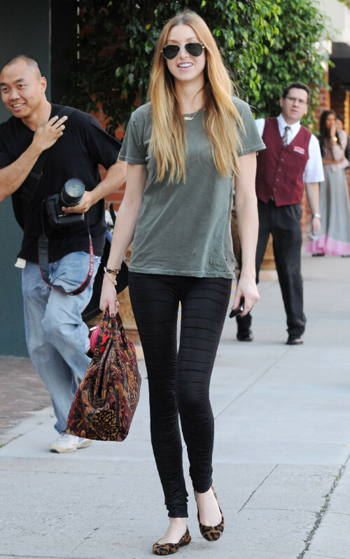 Whitney_Port_January272011_HQPicsSpace_042524950fda6b71609.jpeg
