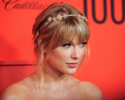 TaylorSwift_2019Time100RedCarpet_HQPicsSpace_131_2acee1b3bc311975.jpeg