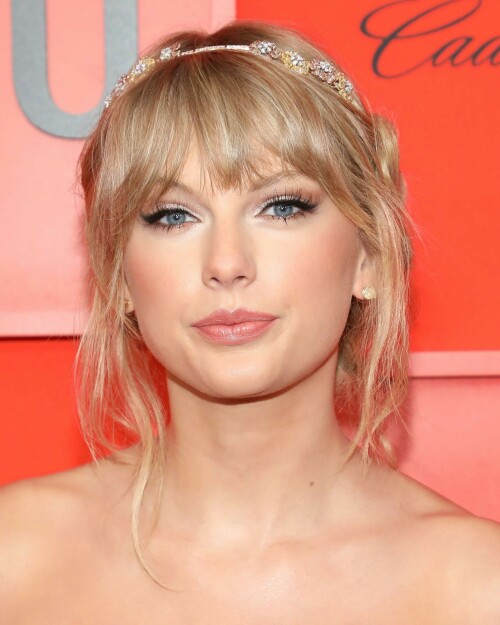 TaylorSwift_2019Time100RedCarpet_HQPicsSpace_134_baeb195c866cef3a.jpeg