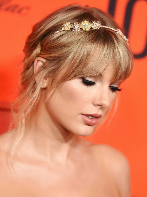 TaylorSwift_2019Time100RedCarpet_HQPicsSpace_149_c8f72374cccfd5f1.jpeg