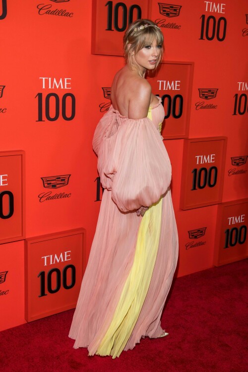 TaylorSwift_2019Time100RedCarpet_HQPicsSpace_60_2ab6427fa8f3c5f4.jpeg