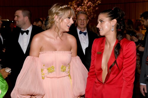 TaylorSwift_2019Time100RedCarpet_HQPicsSpace_272_3957423da72758e0.jpeg
